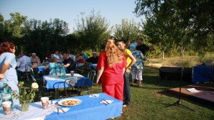 Petrecere in aer liber pentru batranii de la Sky Angel